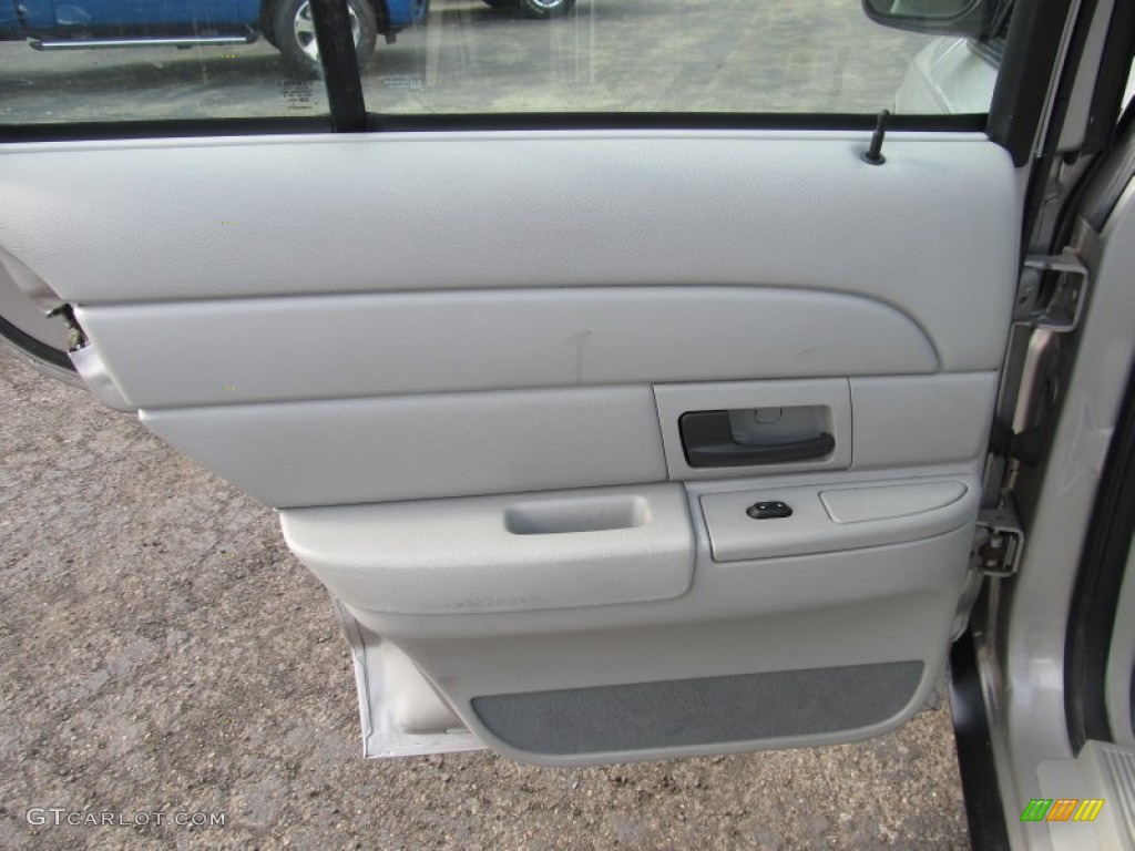 2005 Ford Crown Victoria LX Door Panel Photos