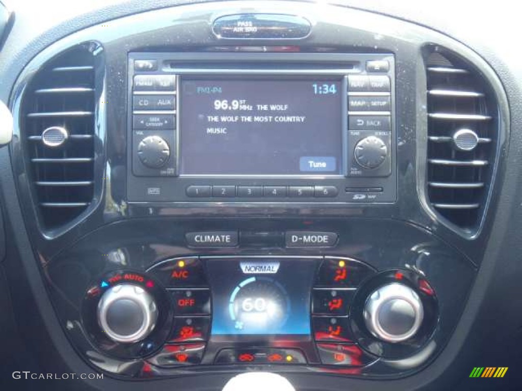 2011 Nissan Juke SL Controls Photo #53869762