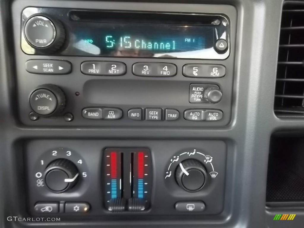 2004 Chevrolet Silverado 2500HD LS Crew Cab Audio System Photo #53870032