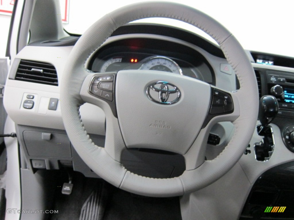 2011 Sienna SE - Super White / Dark Charcoal photo #2
