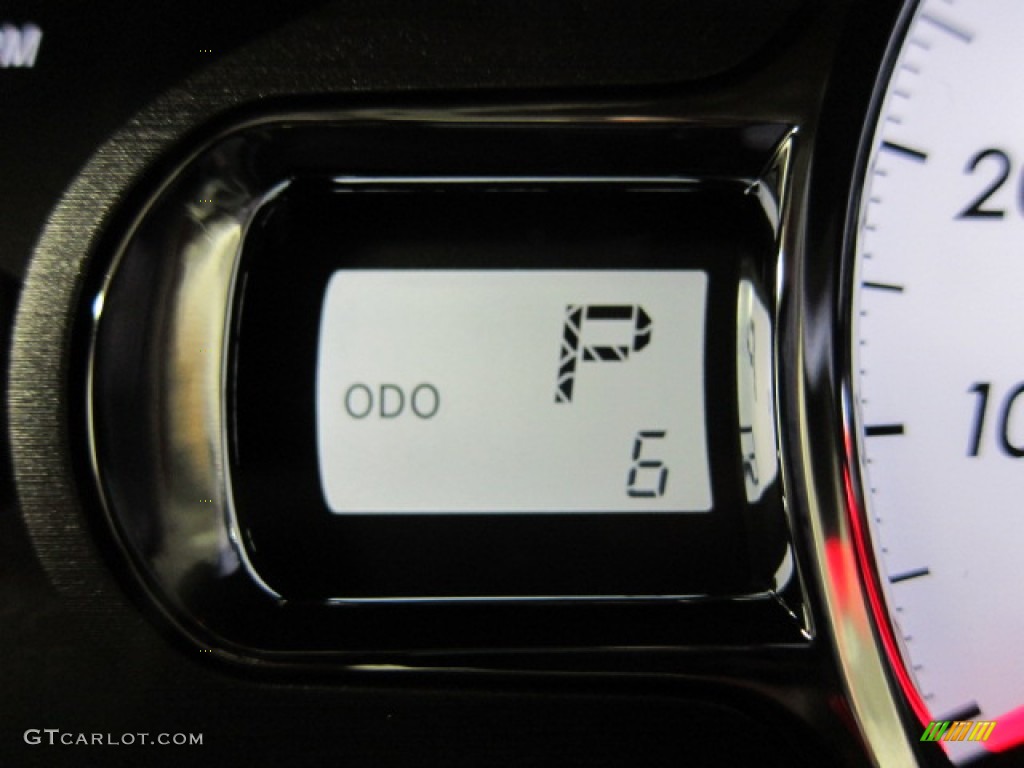 2011 Sienna SE - Super White / Dark Charcoal photo #3