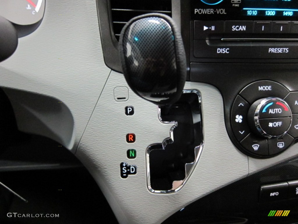 2011 Sienna SE - Super White / Dark Charcoal photo #5