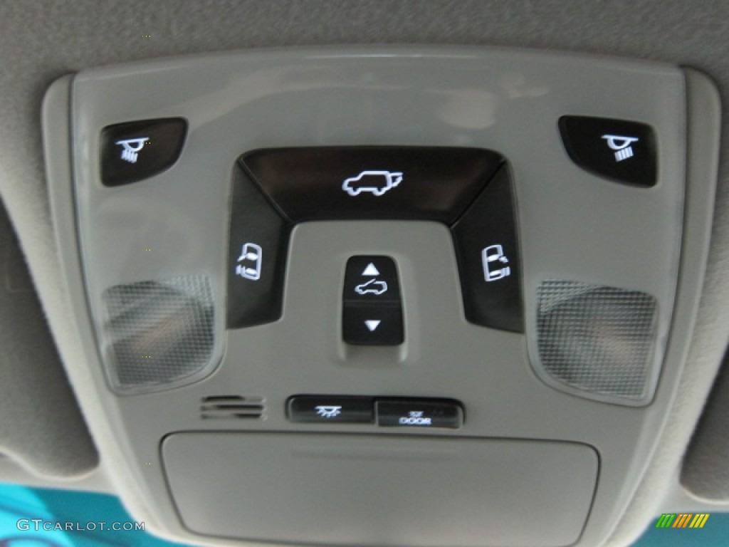 2011 Sienna SE - Super White / Dark Charcoal photo #7