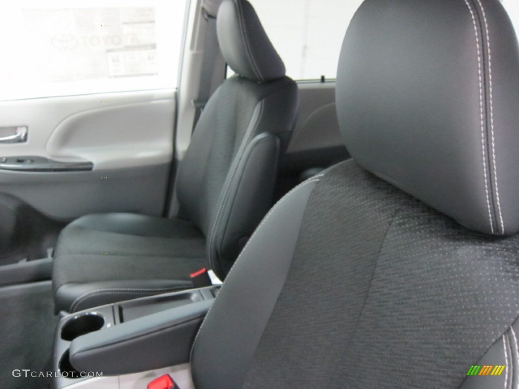 2011 Sienna SE - Super White / Dark Charcoal photo #8