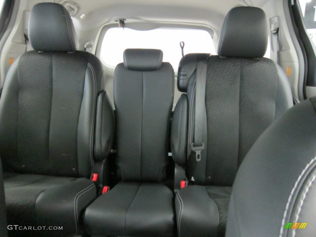 2011 Sienna SE - Super White / Dark Charcoal photo #9