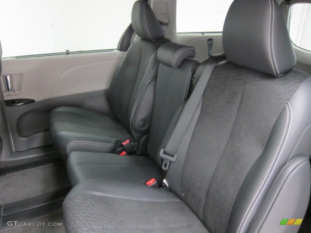 2011 Sienna SE - Super White / Dark Charcoal photo #10
