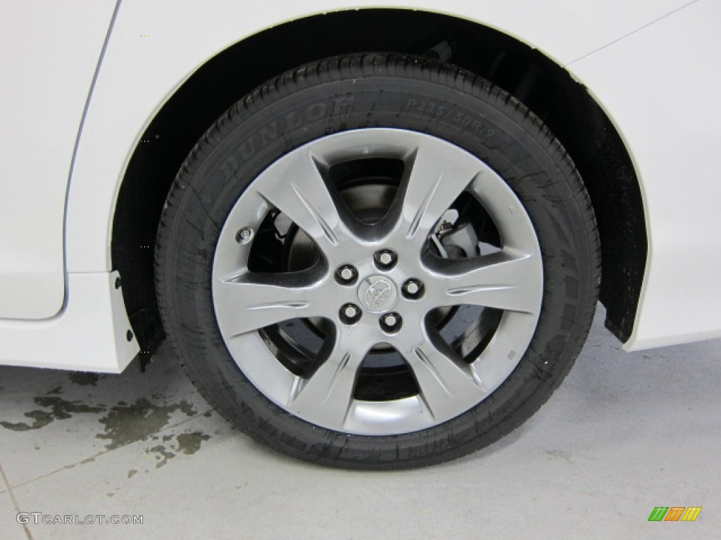 2011 Sienna SE - Super White / Dark Charcoal photo #13
