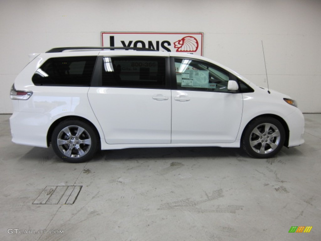 2011 Sienna SE - Super White / Dark Charcoal photo #20