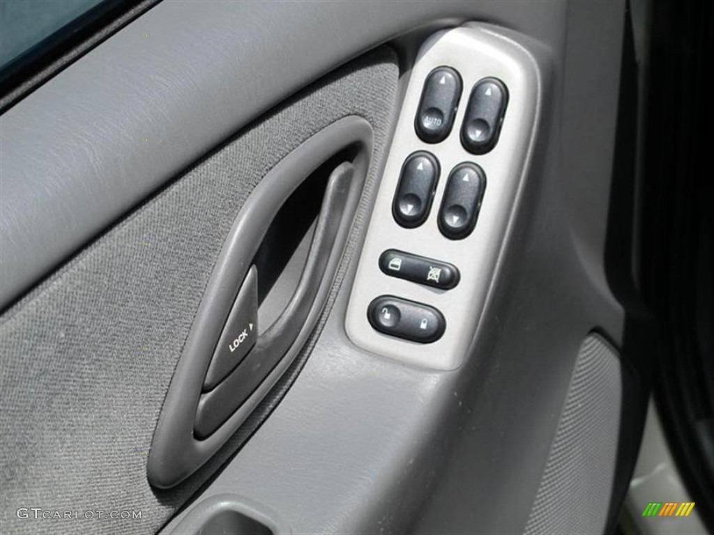 2003 Mazda Tribute LX-V6 Controls Photos
