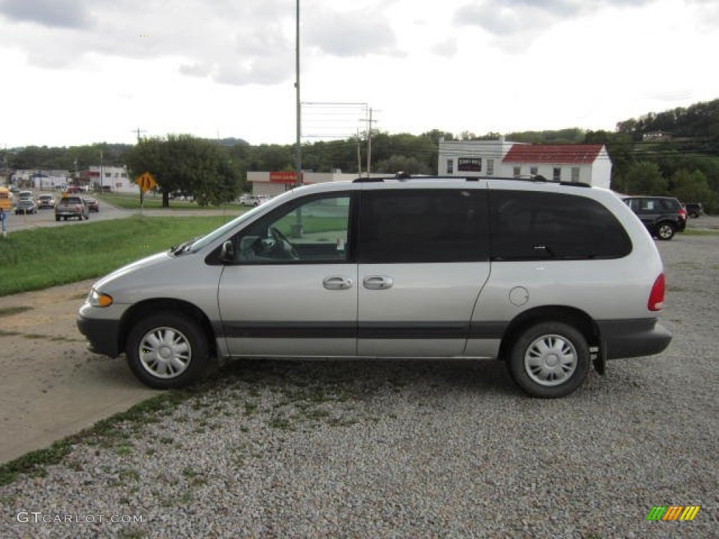 Bright Silver Metallic 2000 Chrysler Grand Voyager SE Exterior Photo #53884052