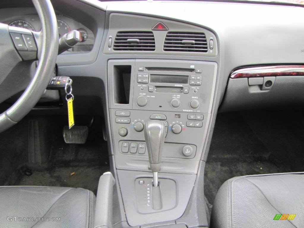 2003 Volvo S60 2.4T Controls Photo #53886959