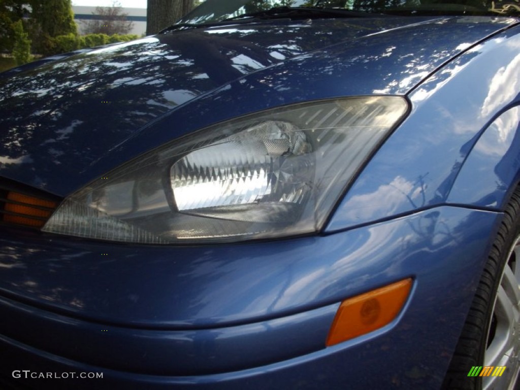 2003 Focus SE Sedan - French Blue Metallic / Medium Graphite photo #6