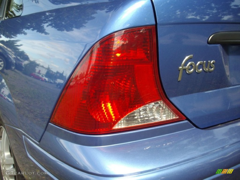 2003 Focus SE Sedan - French Blue Metallic / Medium Graphite photo #7