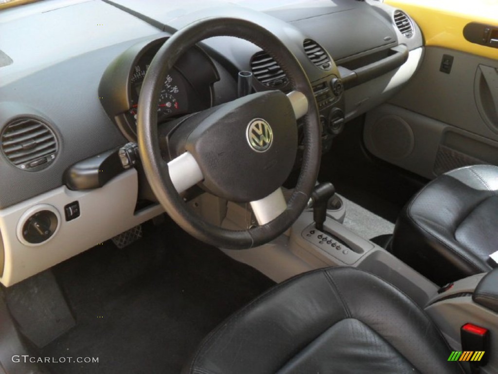 Black Interior 2003 Volkswagen New Beetle GLX 1.8T Coupe Photo #53891486