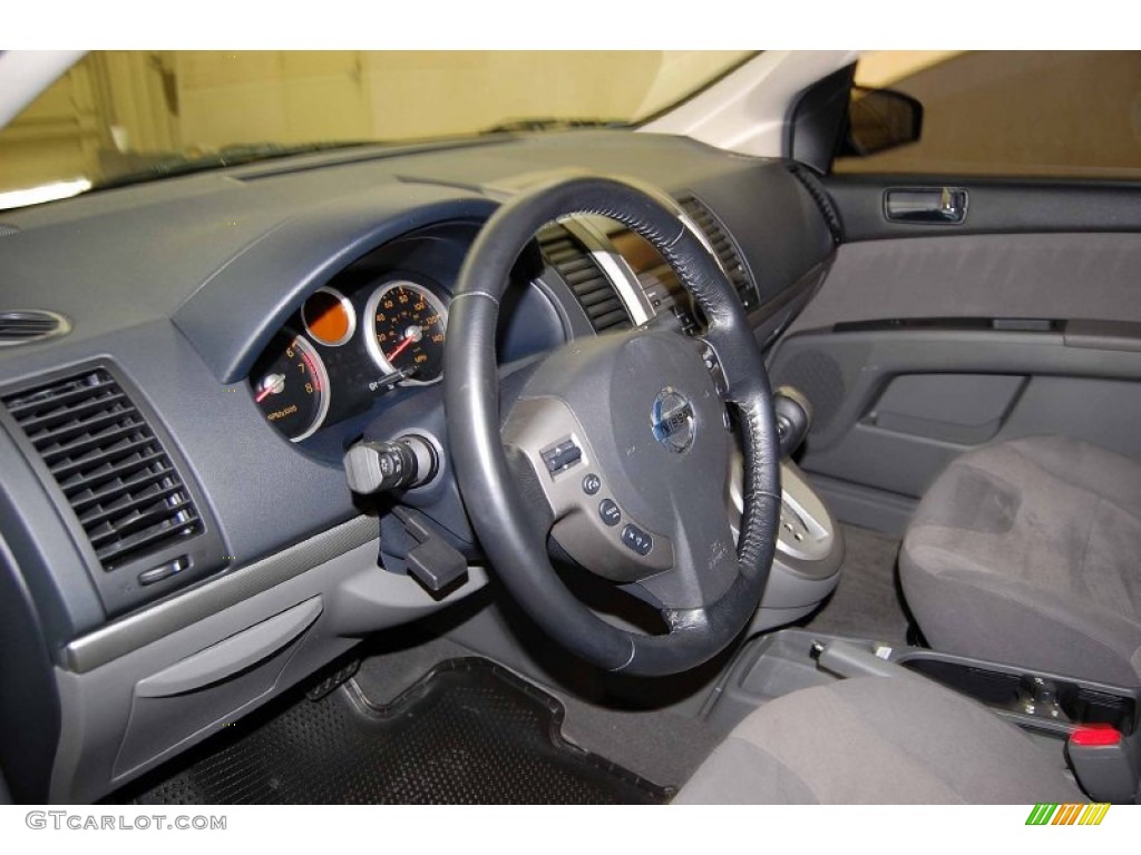 2009 Sentra 2.0 - Brilliant Silver / Charcoal photo #10