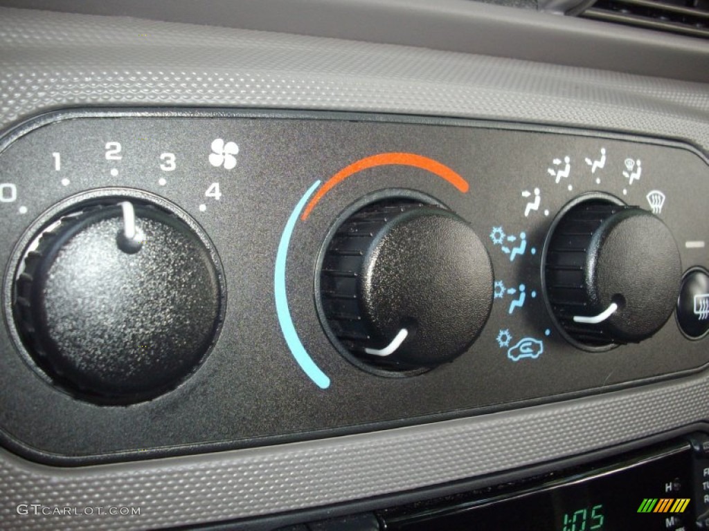 2004 Dodge Stratus SXT Sedan Controls Photo #53906455