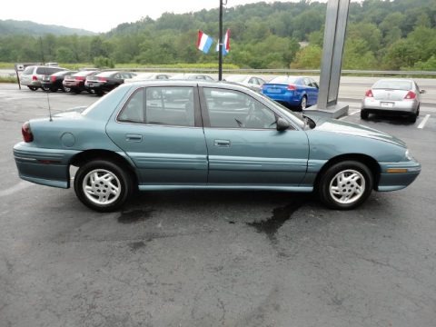 1997 Pontiac Grand Am SE Sedan Data, Info and Specs