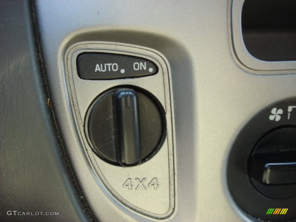 2004 Ford Escape XLT V6 4WD Controls Photo #53909029