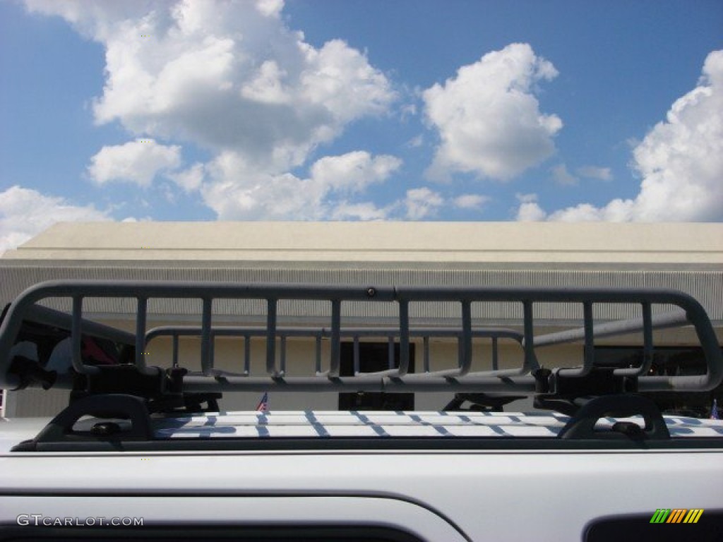 2004 Escape XLT V6 4WD - Oxford White / Medium/Dark Flint photo #18
