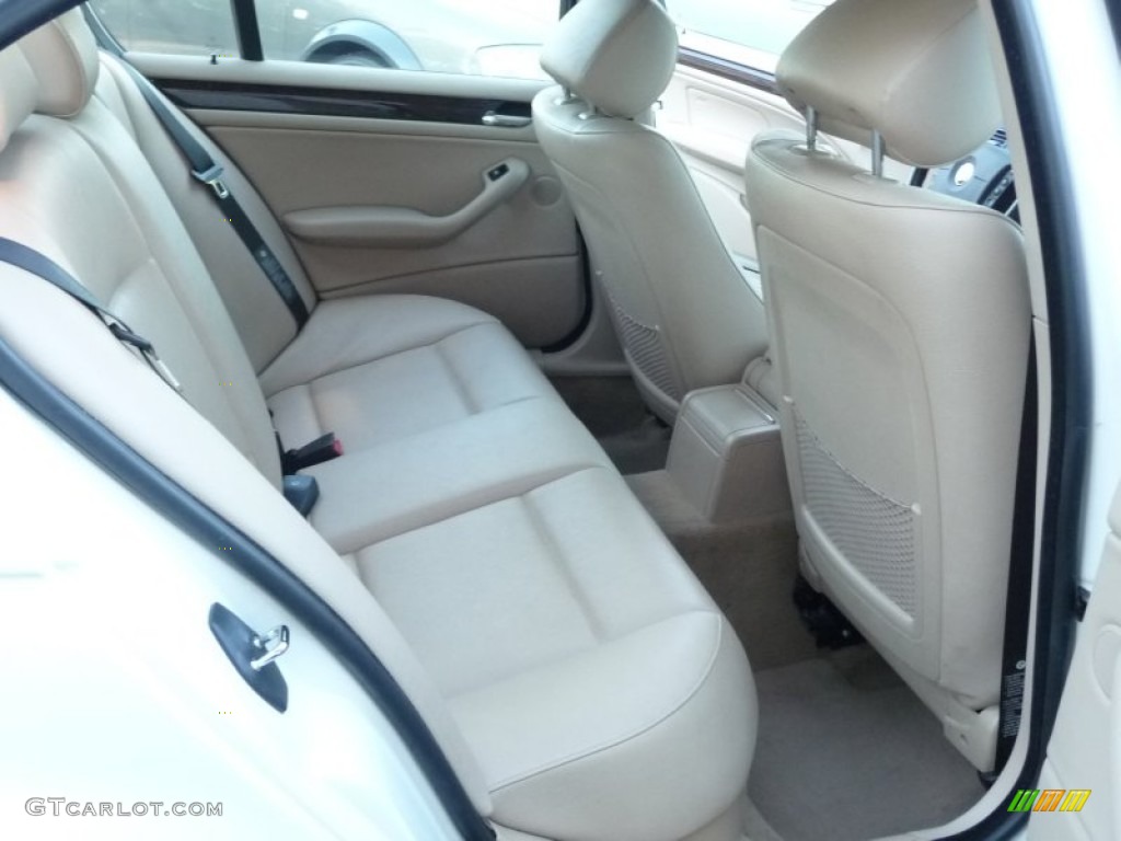 2005 3 Series 325xi Sedan - Alpine White / Sand photo #14