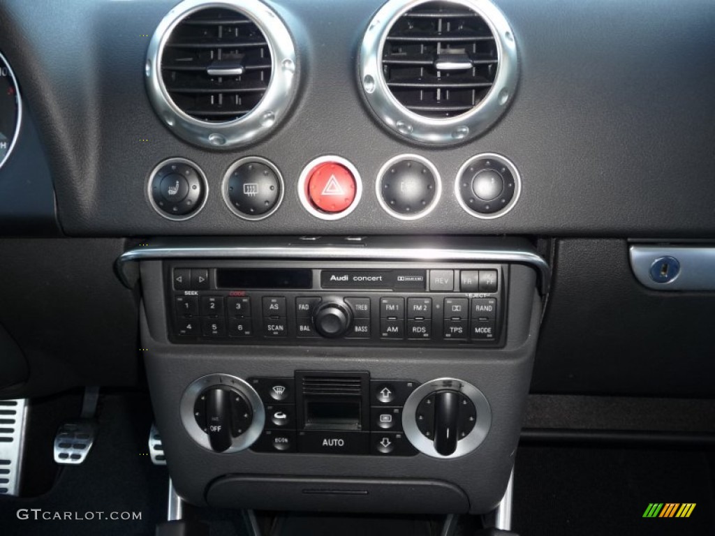 2001 Audi TT 1.8T quattro Coupe Controls Photo #53909833