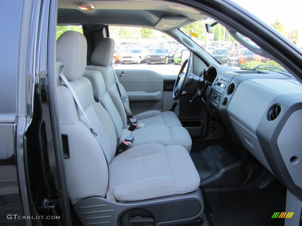 2005 F150 STX SuperCab - Black / Medium Flint Grey photo #16