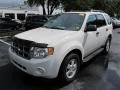 Oxford White - Escape XLT Photo No. 4