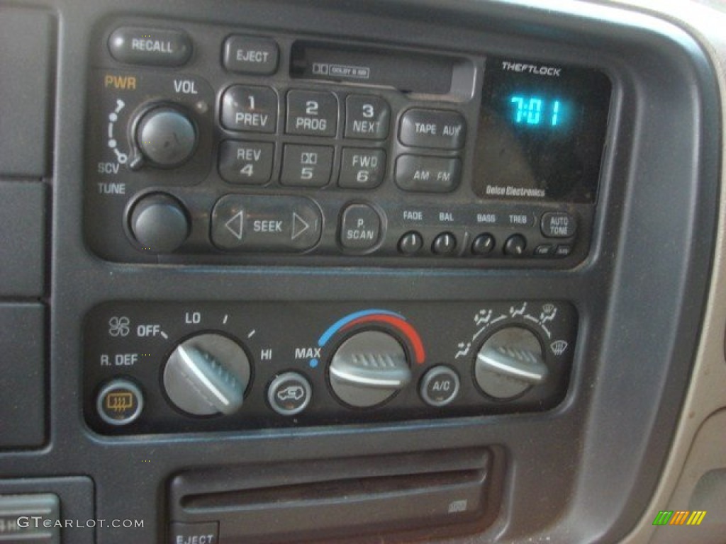 1999 GMC Suburban K1500 SLT 4x4 Audio System Photos