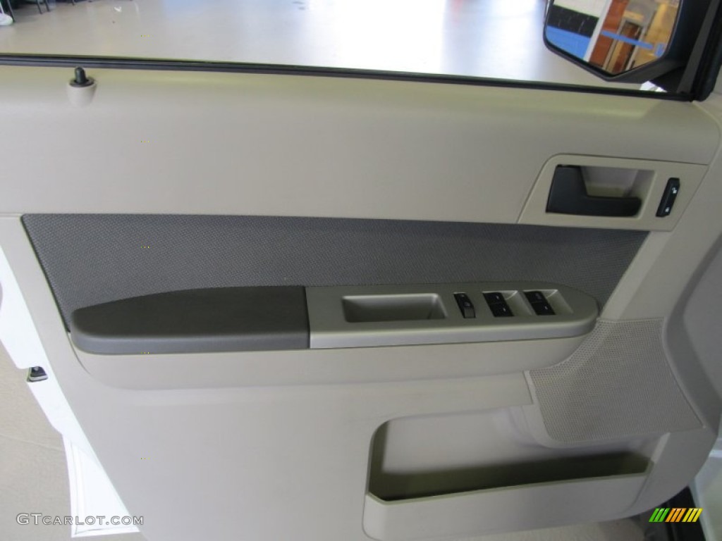 2009 Escape XLT 4WD - White Suede / Charcoal photo #6