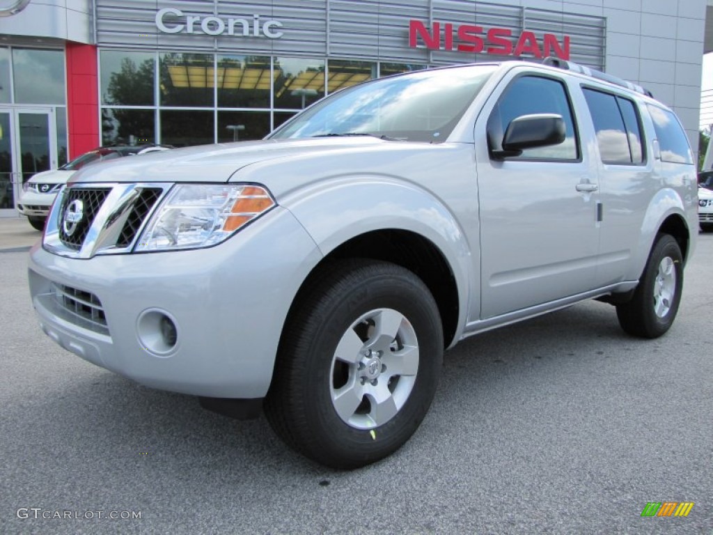 Silver Lightning Nissan Pathfinder