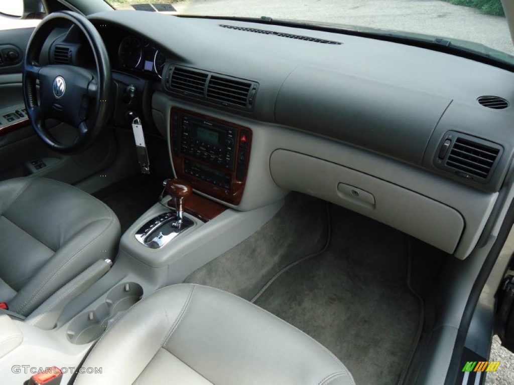 Grey Interior 2004 Volkswagen Passat GLX 4Motion Wagon Photo #53923633