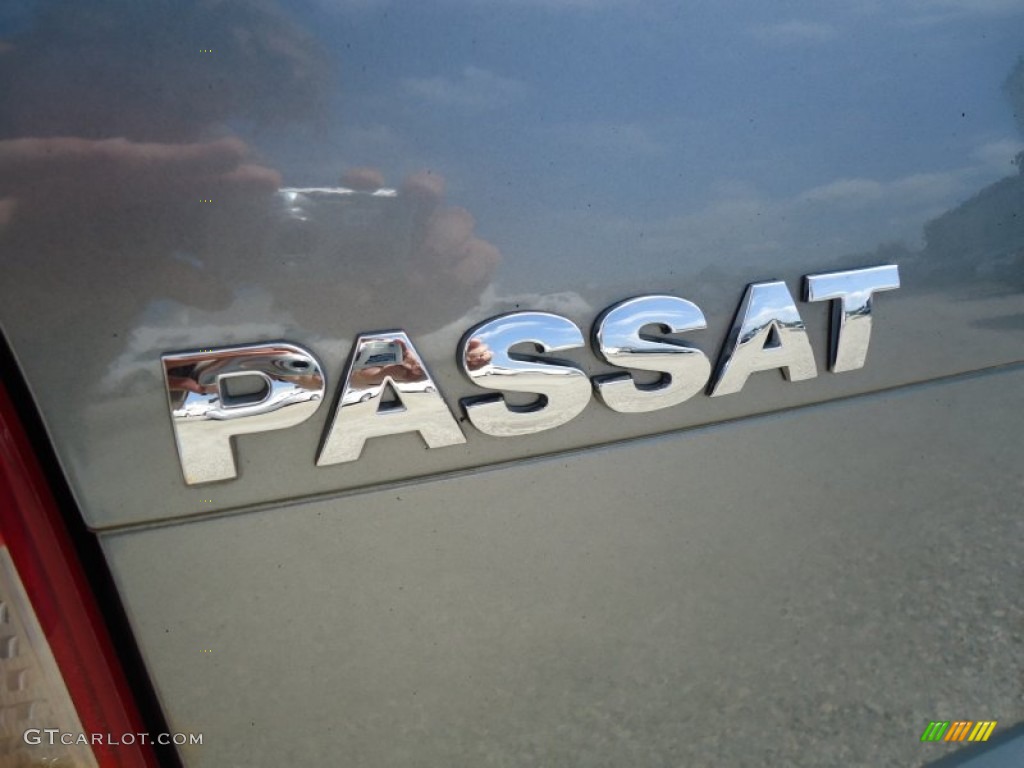 2004 Volkswagen Passat GLX 4Motion Wagon Marks and Logos Photo #53923795