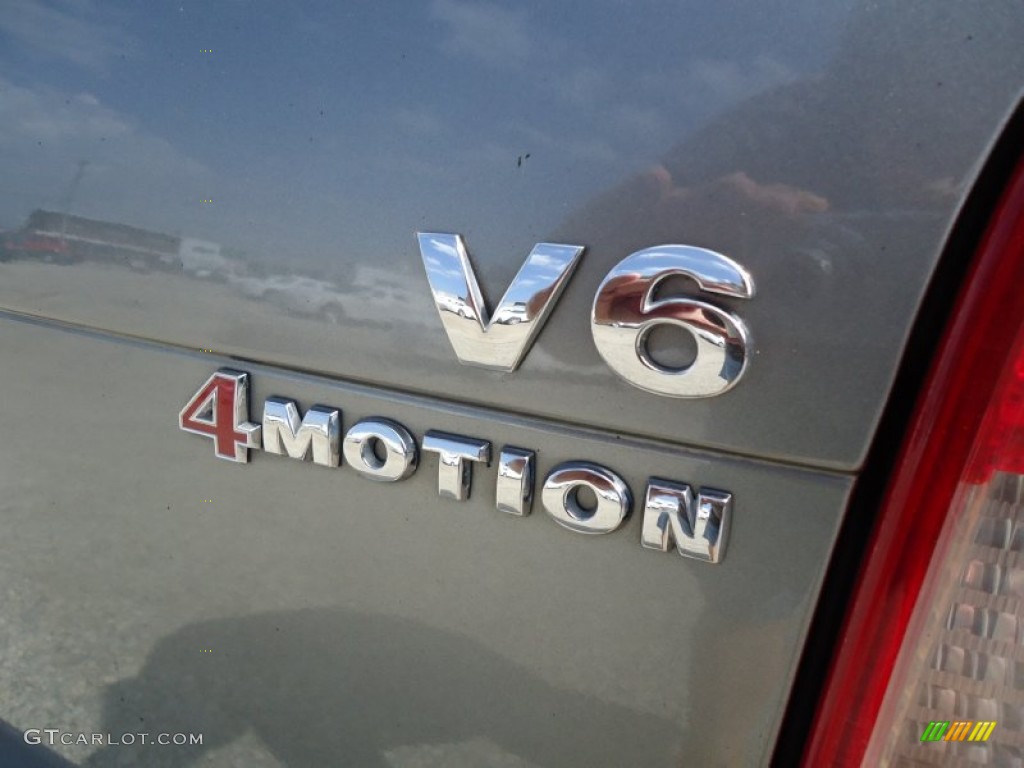 2004 Volkswagen Passat GLX 4Motion Wagon Marks and Logos Photo #53923804