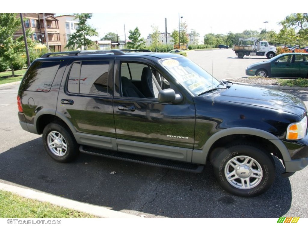 2002 Explorer XLT - Black Clearcoat / Graphite photo #3