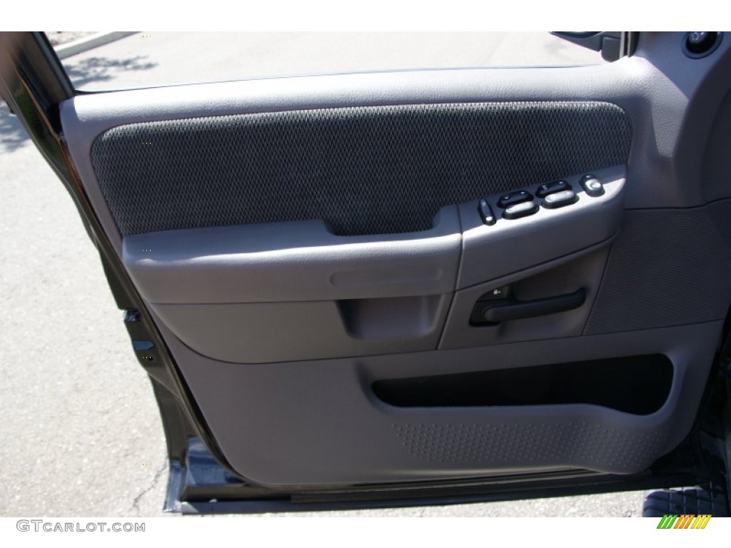 2002 Explorer XLT - Black Clearcoat / Graphite photo #10