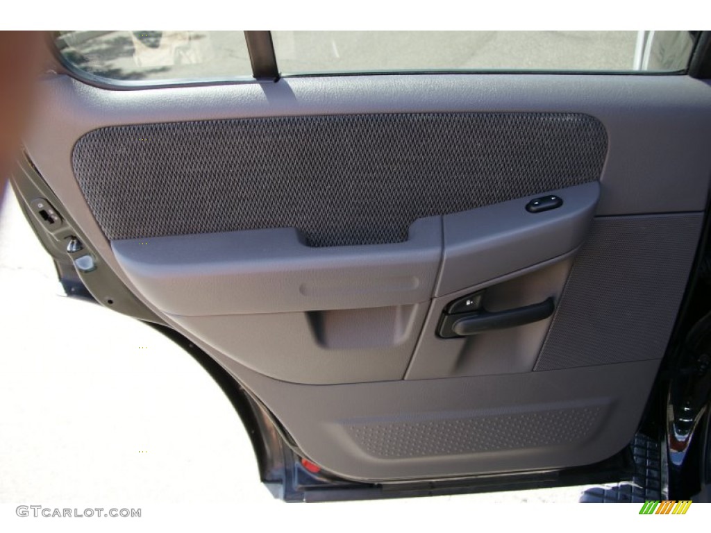 2002 Explorer XLT - Black Clearcoat / Graphite photo #13