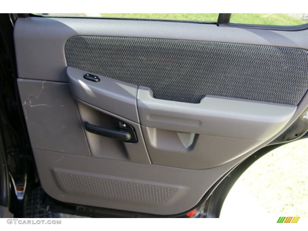 2002 Explorer XLT - Black Clearcoat / Graphite photo #19