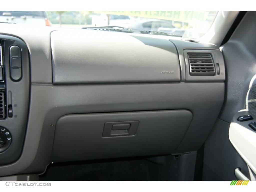 2002 Explorer XLT - Black Clearcoat / Graphite photo #22