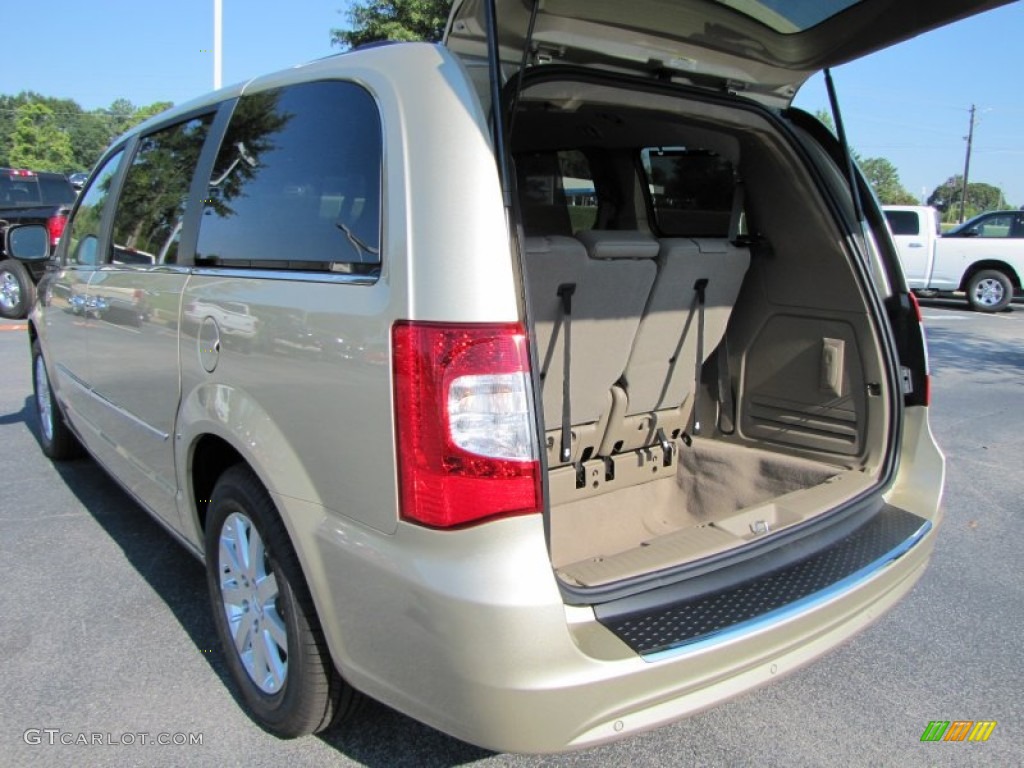 2012 Chrysler Town & Country Touring - L Trunk Photo #53926150