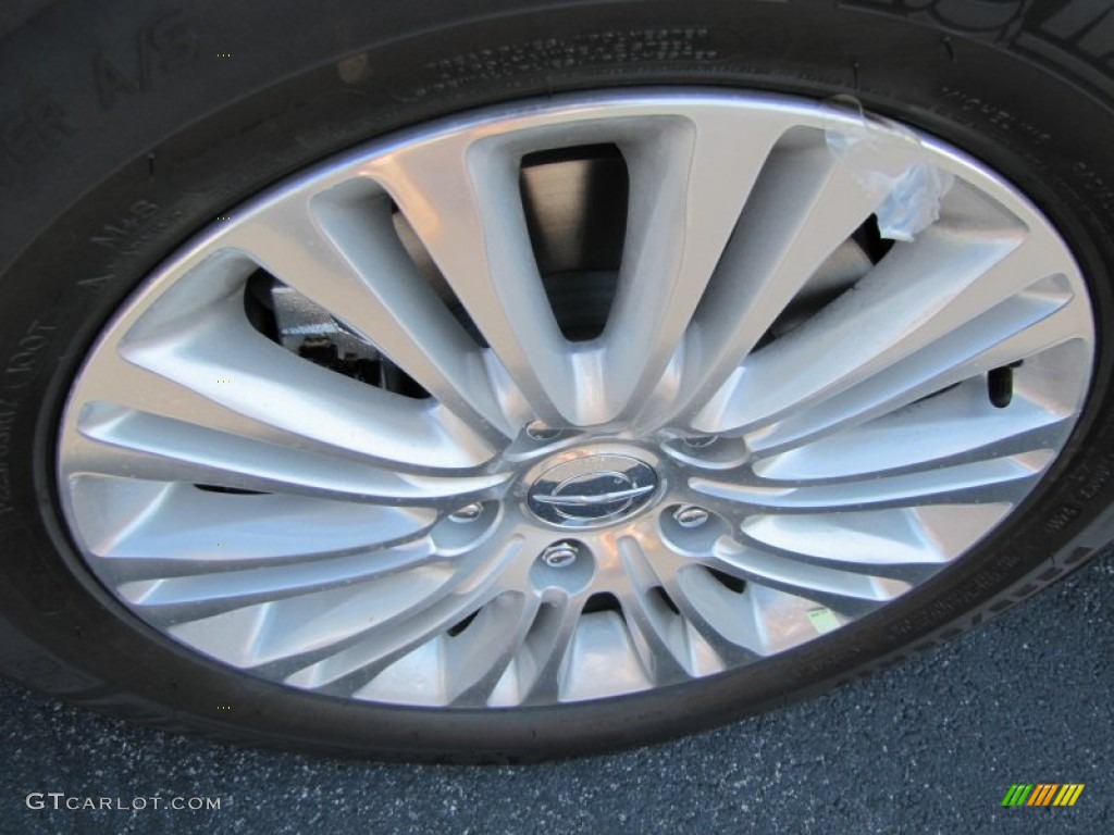 2012 Chrysler Town & Country Limited Wheel Photo #53926387