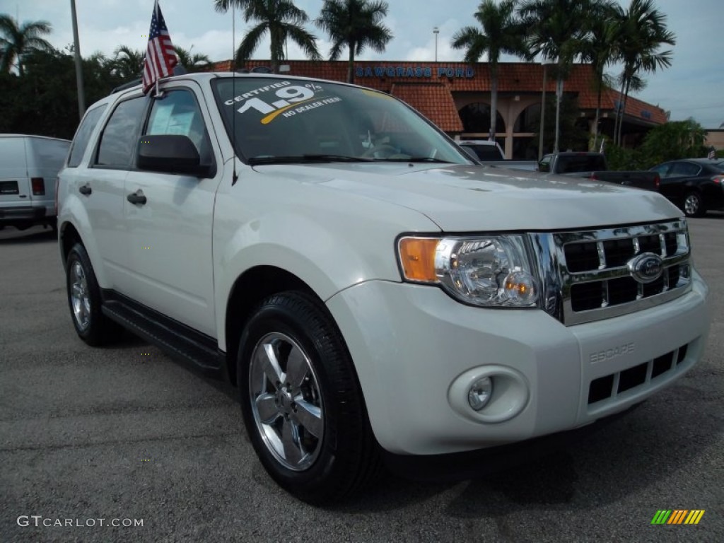 2009 Escape XLT - White Suede / Camel photo #2