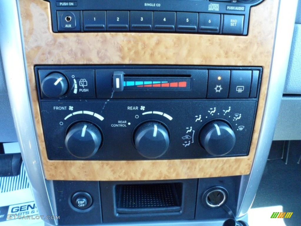 2007 Chrysler Aspen Limited Controls Photo #53936010