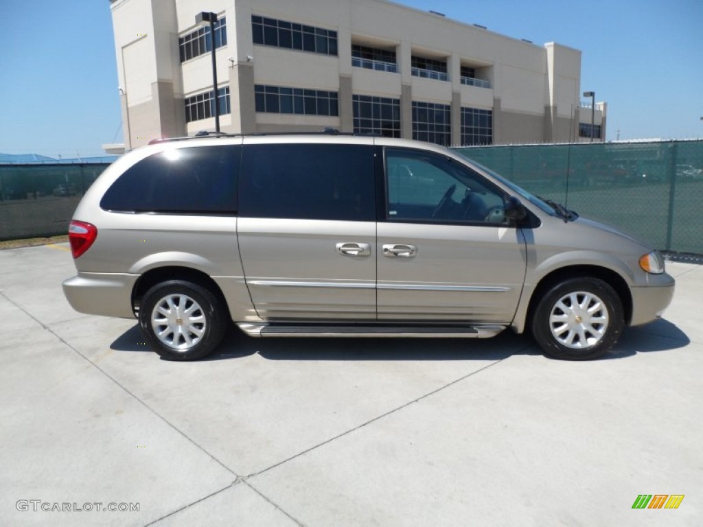 Light Almond Pearl Metallic 2002 Chrysler Town & Country LXi Exterior Photo #53937160