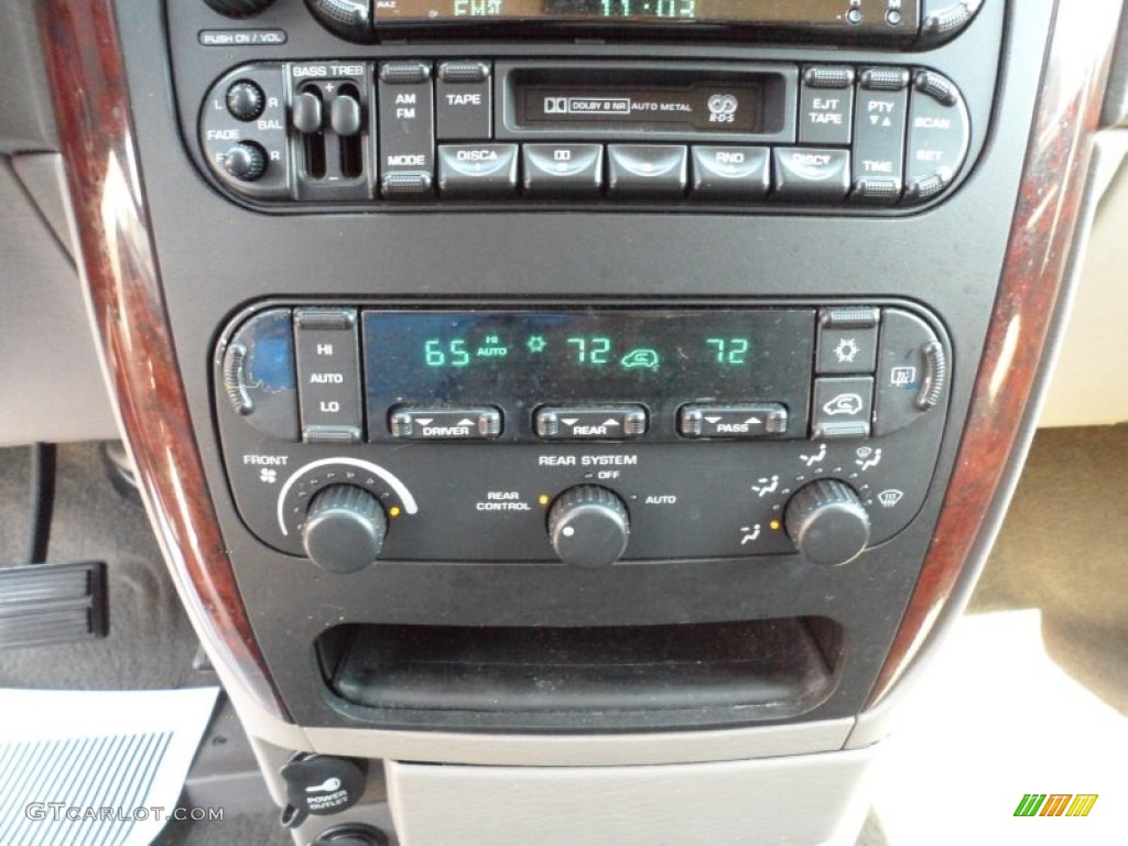 2002 Chrysler Town & Country LXi Controls Photo #53937466