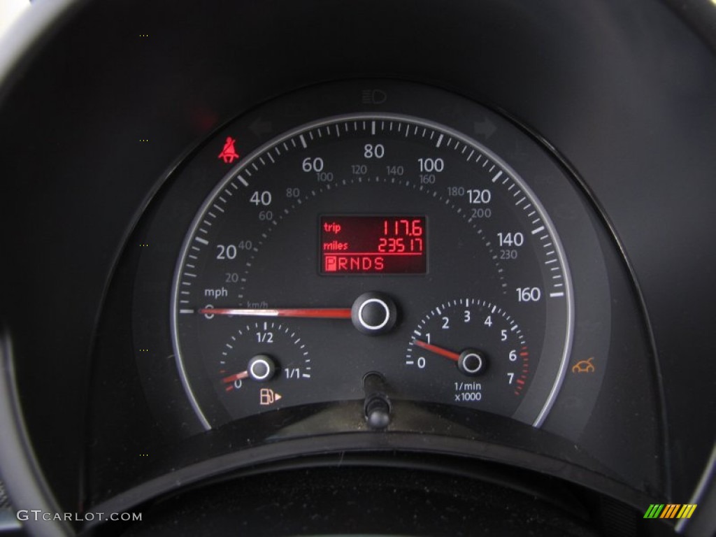 2007 Volkswagen New Beetle 2.5 Convertible Gauges Photo #53944604