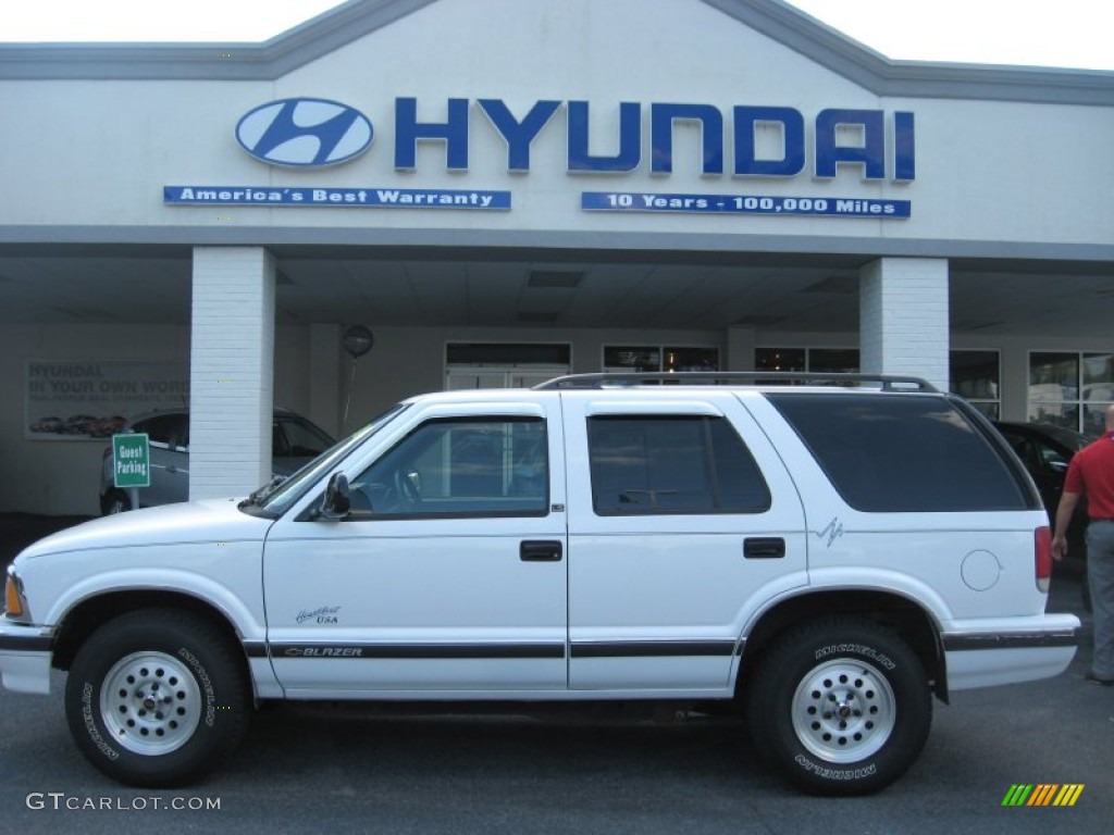 1996 Blazer LS 4x4 - Summit White / Blue photo #1