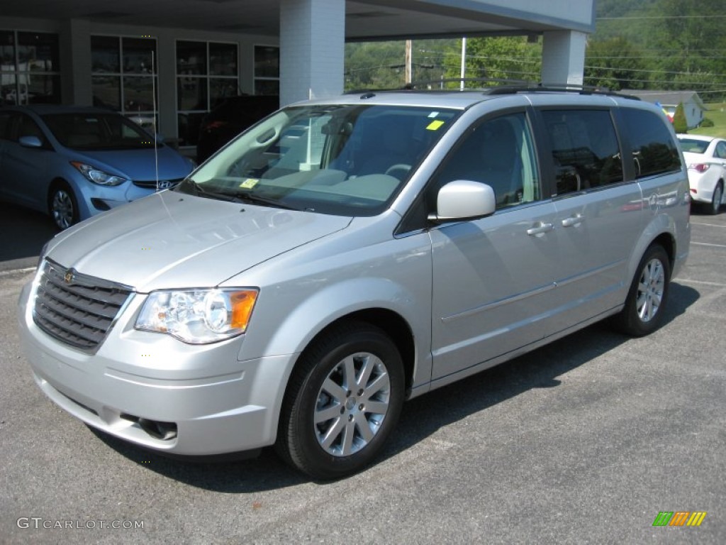 Bright Silver Metallic 2010 Chrysler Town & Country LX Exterior Photo #53946057