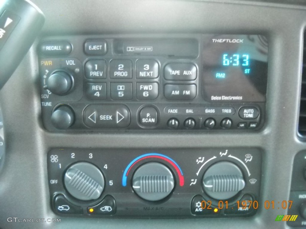 2002 GMC Sierra 1500 Denali Extended Cab 4WD Audio System Photo #53946584