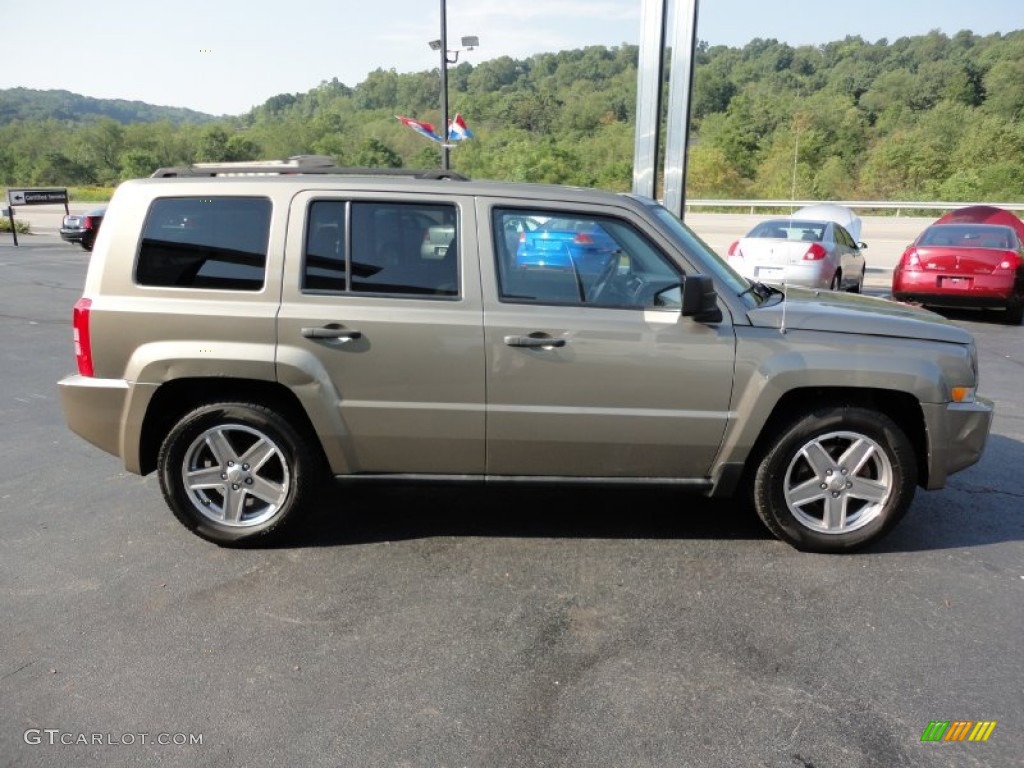 2007 Patriot Sport 4x4 - Light Khaki Metallic / Pastel Pebble Beige photo #6