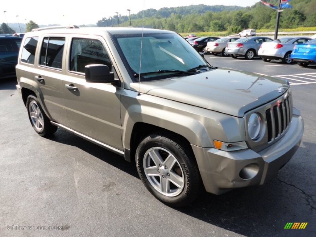 2007 Patriot Sport 4x4 - Light Khaki Metallic / Pastel Pebble Beige photo #7